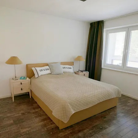 Spacious Apartment,balcony&garage 브라티슬라바