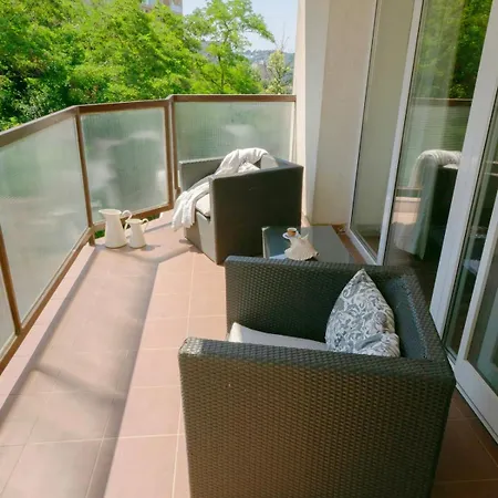 Διαμέρισμα Spacious Apartment,balcony&garage *